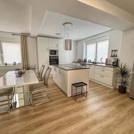 Citabria, Max 6 Pers, Ueberdachte Terrasse, Neue Apartment *