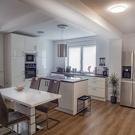 Citabria, Elegante Wohnung, 2 Schlafzimmer, Ueberdachte Terrasse Apartmán