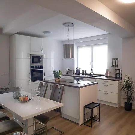 Citabria, Max 6 Pers, Ueberdachte Terrasse, Neue Apartment